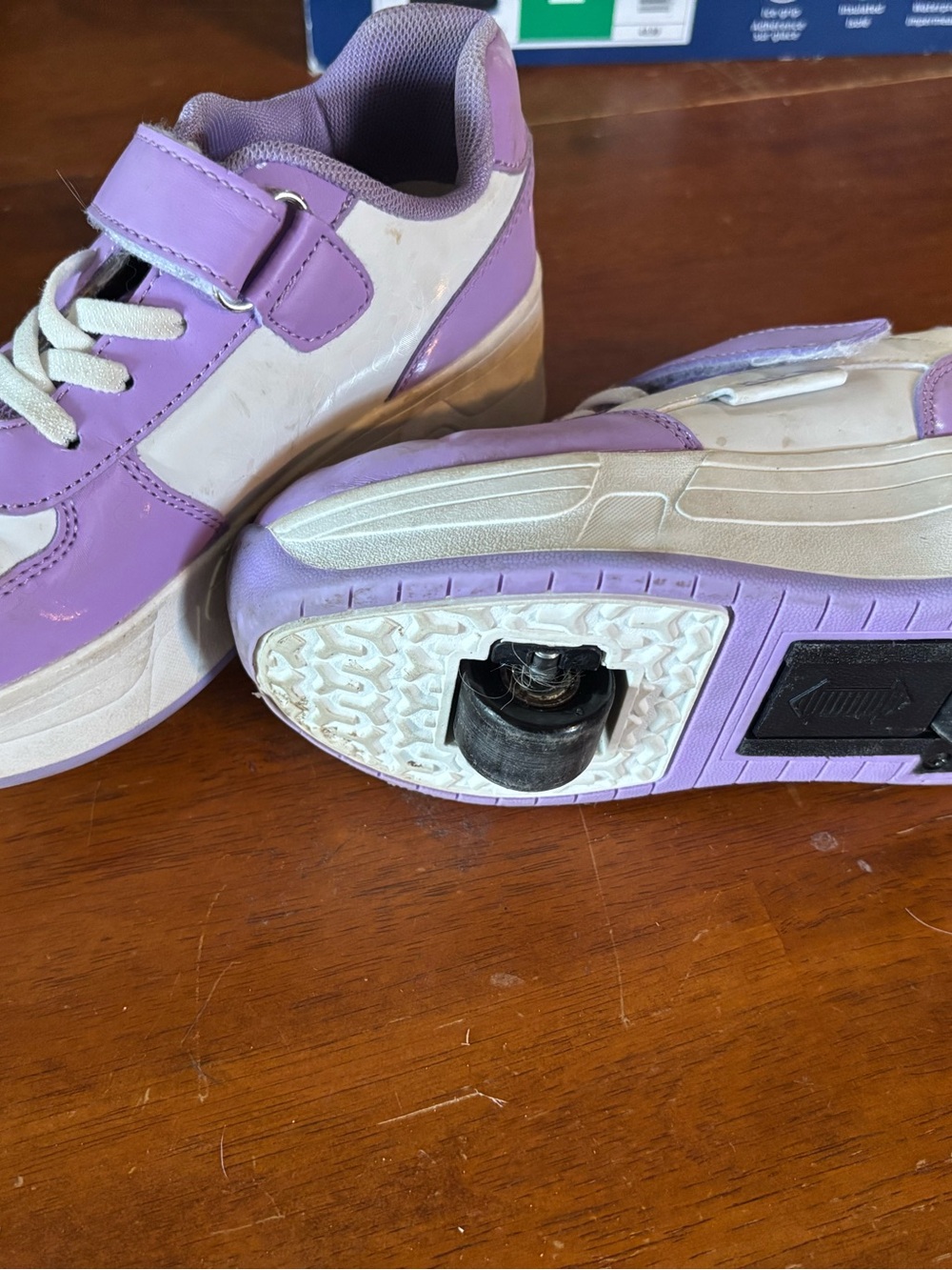 Girls size 13 wheelie shoes